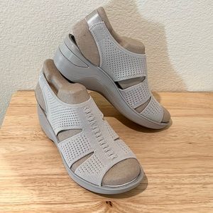 New Bzees sandals, 10M